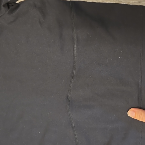 Under Armour black mockneck cropped long-sleeved contour workout top, medium - Picture 2 of 5